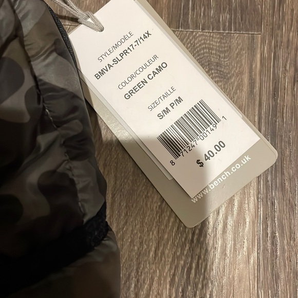 Junior’s Camo Bench Puffer Slippers Sz S/M NWT - Picture 2 of 3